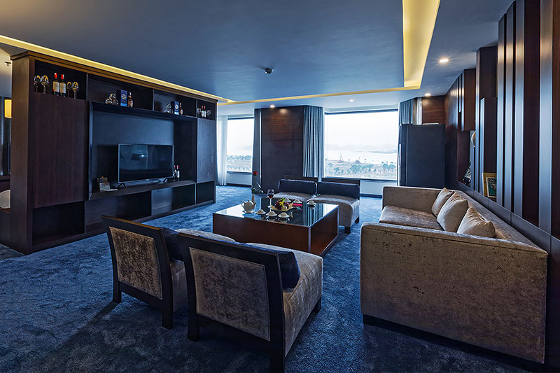 CENTRAL EXECUTIVE SUITE