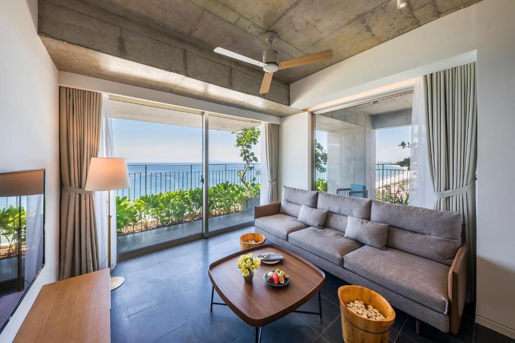 Two Bedroom Ocean Front Apartment with Balcony