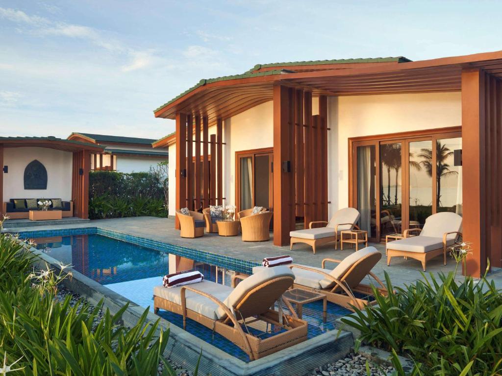 Seaview 2-Bedroom Pool Villa