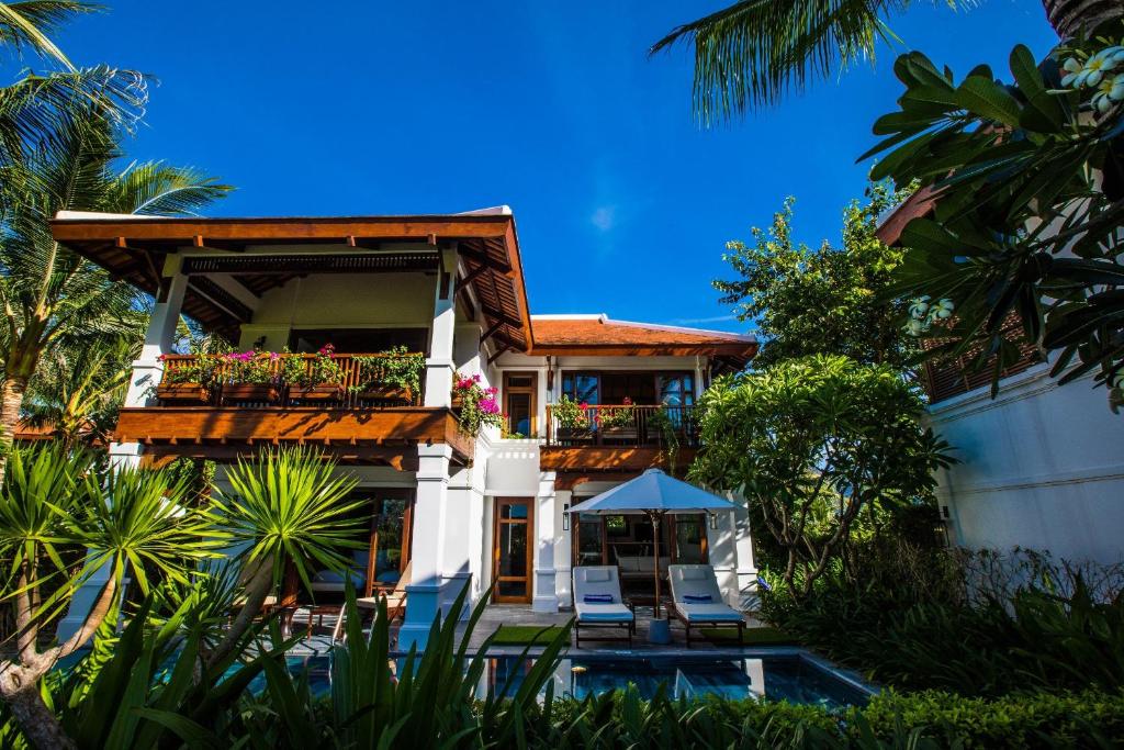 Three-Bedroom Hilltop Pool Villa