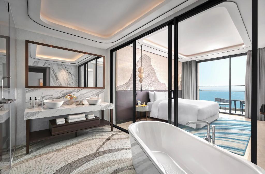 One Bedroom Suite Sea View